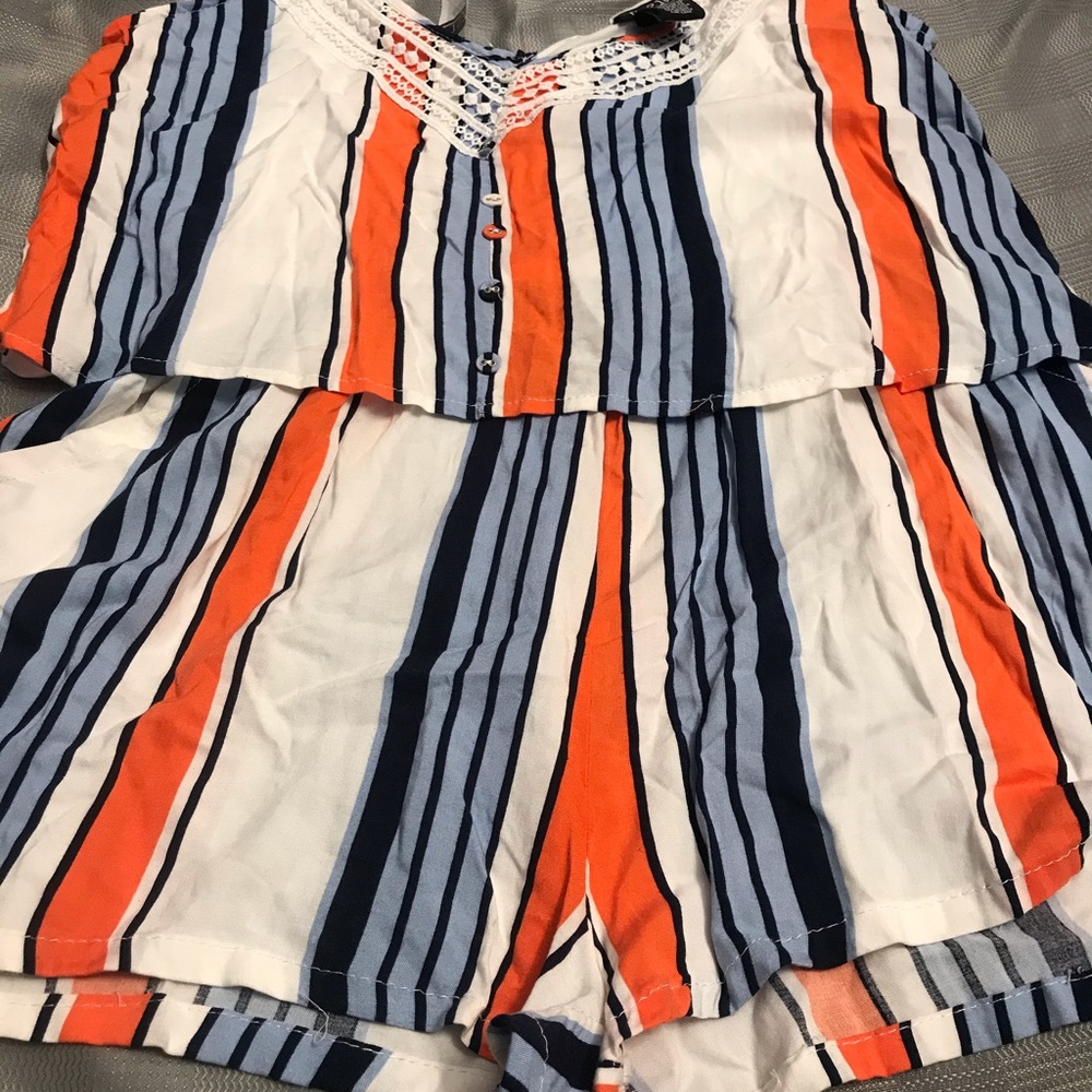 Shorts romper - Picture 4 of 4